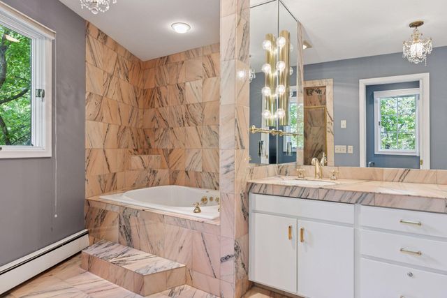 7 Montcalm Court, Saint Paul, MN 55116