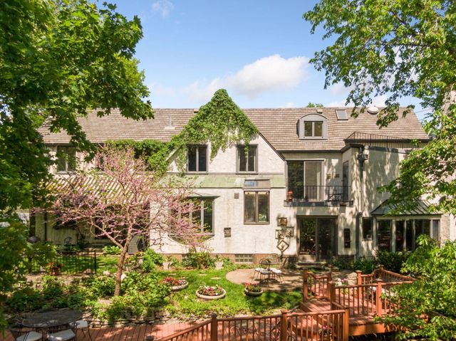 7 Montcalm Court, Saint Paul, MN 55116