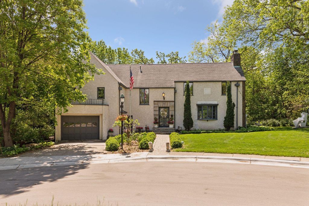 7 Montcalm Court, Saint Paul, MN 55116