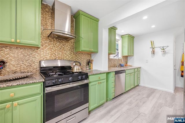 384 Woods Road, Teaneck, NJ 07666