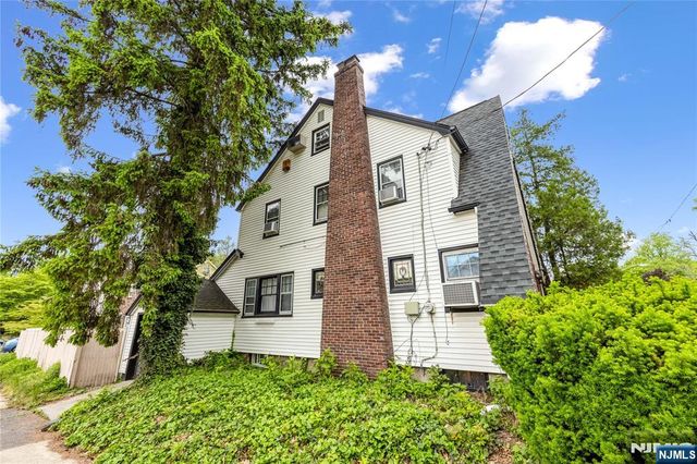 384 Woods Road, Teaneck, NJ 07666