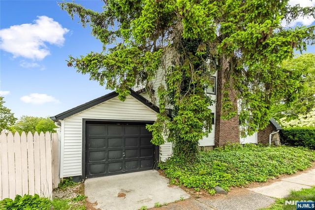 384 Woods Road, Teaneck, NJ 07666