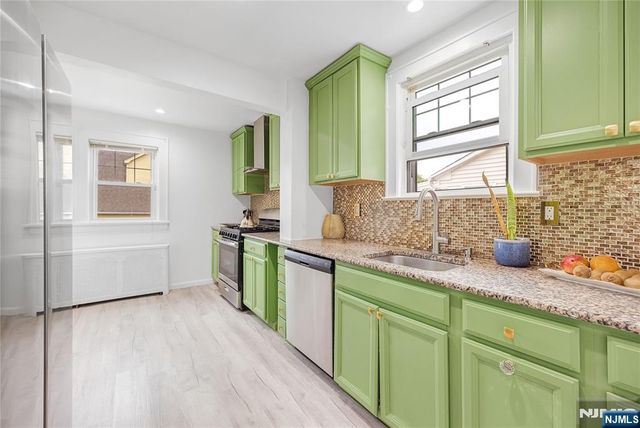 384 Woods Road, Teaneck, NJ 07666