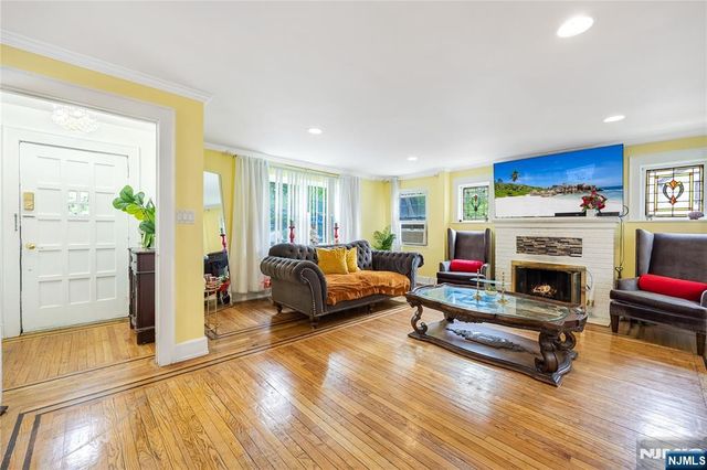 384 Woods Road, Teaneck, NJ 07666