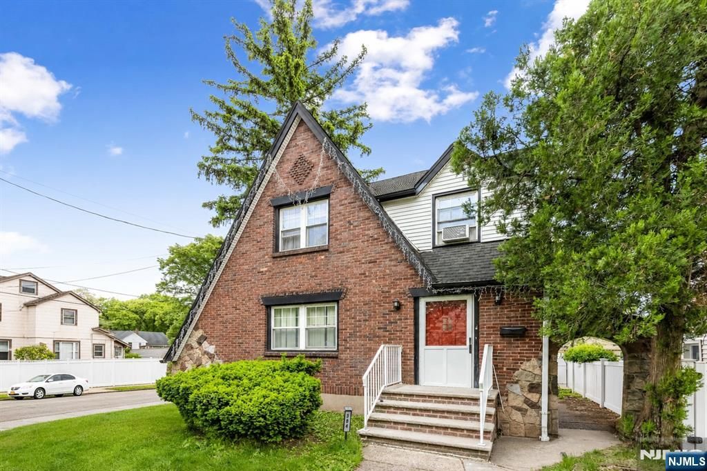 384 Woods Road, Teaneck, NJ 07666