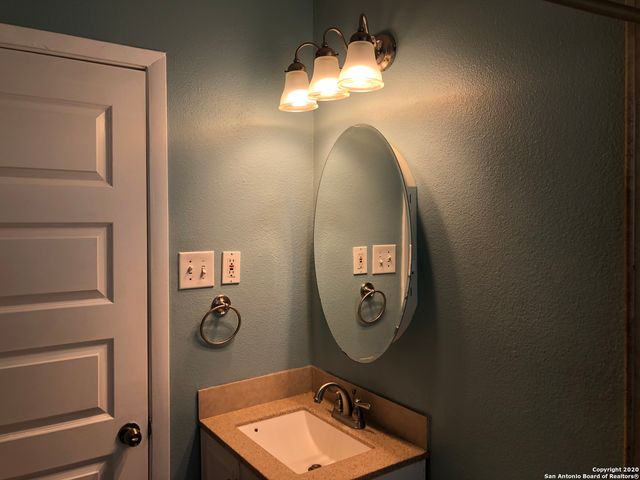 151 RANCH VALLEY DR, San Antonio, TX 78227