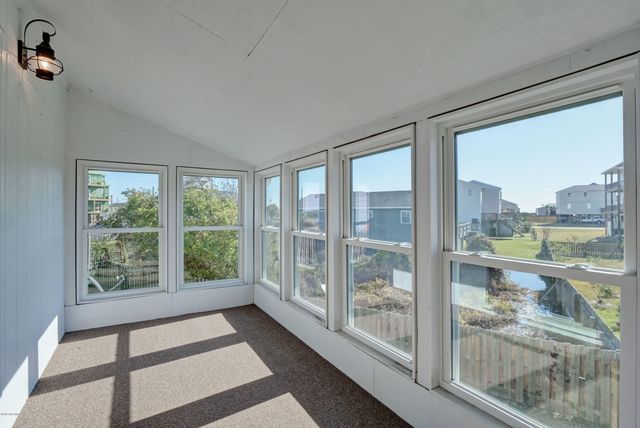 62 Bermuda Landing Place, N Topsail Beach, NC 28460