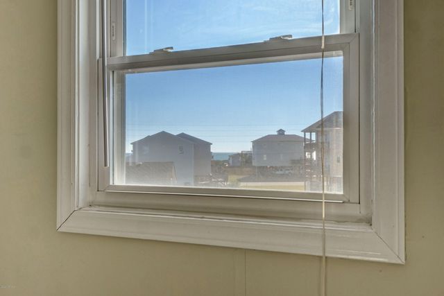 62 Bermuda Landing Place, N Topsail Beach, NC 28460