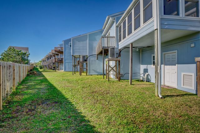 62 Bermuda Landing Place, N Topsail Beach, NC 28460