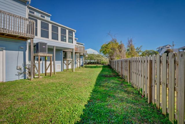 62 Bermuda Landing Place, N Topsail Beach, NC 28460