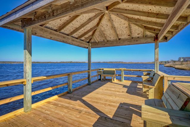 62 Bermuda Landing Place, N Topsail Beach, NC 28460