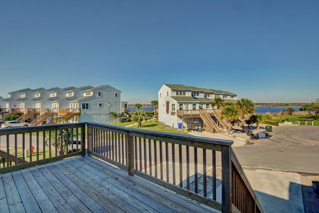 62 Bermuda Landing Place, N Topsail Beach, NC 28460