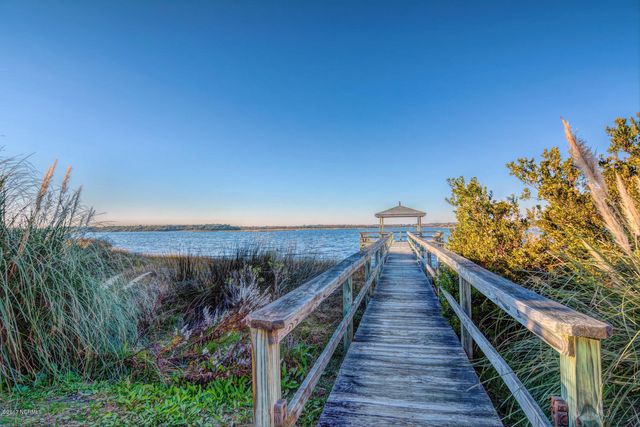 62 Bermuda Landing Place, N Topsail Beach, NC 28460