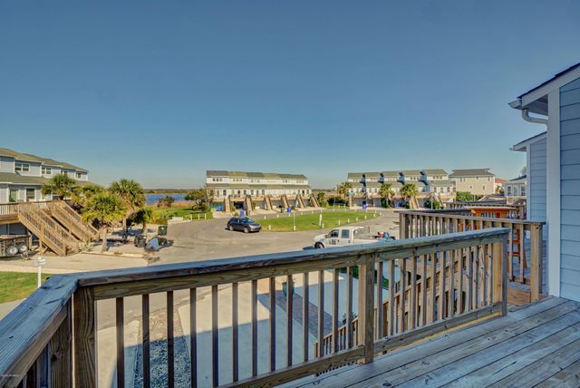 62 Bermuda Landing Place, N Topsail Beach, NC 28460