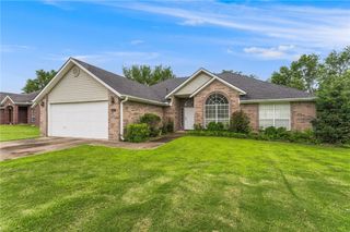 3131 Amberwood Street, Springdale, AR 72762