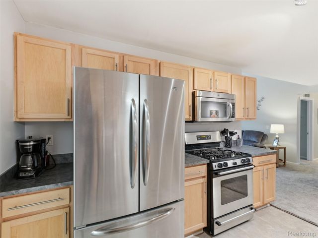 2858 Cottonwood Dr. Drive Unit B, Waterford Charter Township, MI 48328