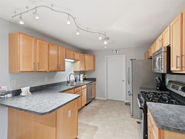 2858 Cottonwood Dr. Drive Unit B, Waterford Charter Township, MI 48328
