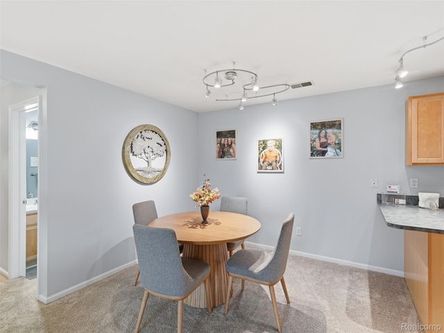 2858 Cottonwood Dr. Drive Unit B, Waterford Charter Township, MI 48328