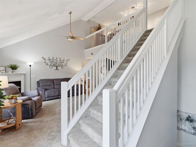 2858 Cottonwood Dr. Drive Unit B, Waterford Charter Township, MI 48328