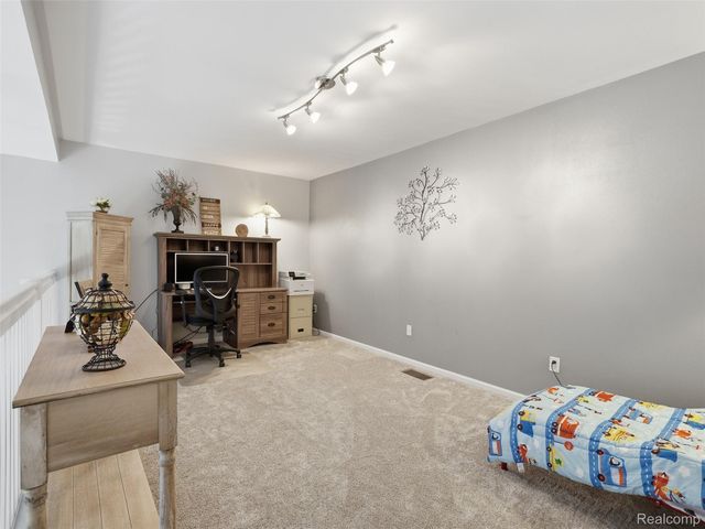 2858 Cottonwood Dr. Drive Unit B, Waterford Charter Township, MI 48328