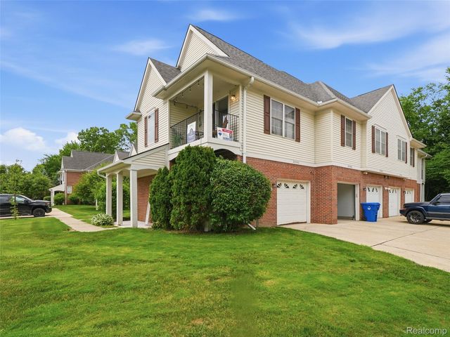 2858 Cottonwood Dr. Drive Unit B, Waterford Charter Township, MI 48328