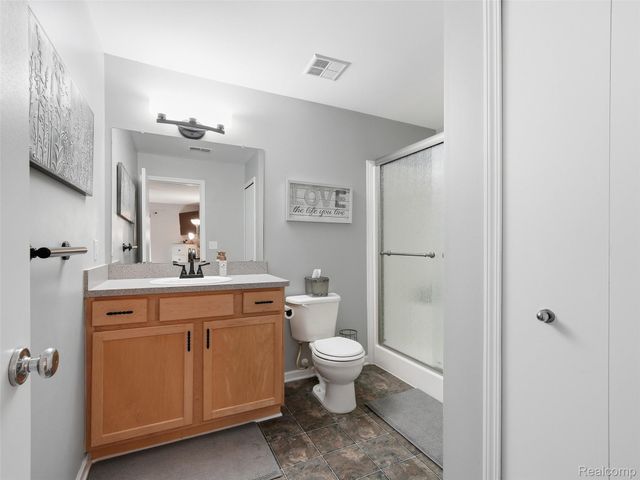 2858 Cottonwood Dr. Drive Unit B, Waterford Charter Township, MI 48328