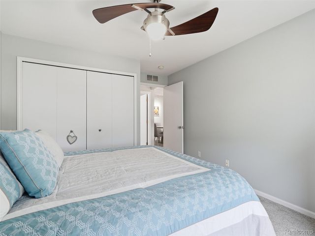 2858 Cottonwood Dr. Drive Unit B, Waterford Charter Township, MI 48328