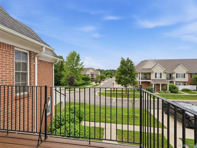2858 Cottonwood Dr. Drive Unit B, Waterford Charter Township, MI 48328