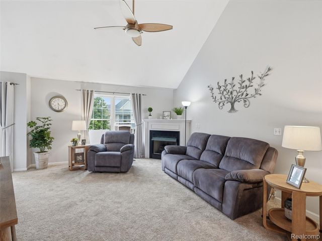 2858 Cottonwood Dr. Drive Unit B, Waterford Charter Township, MI 48328