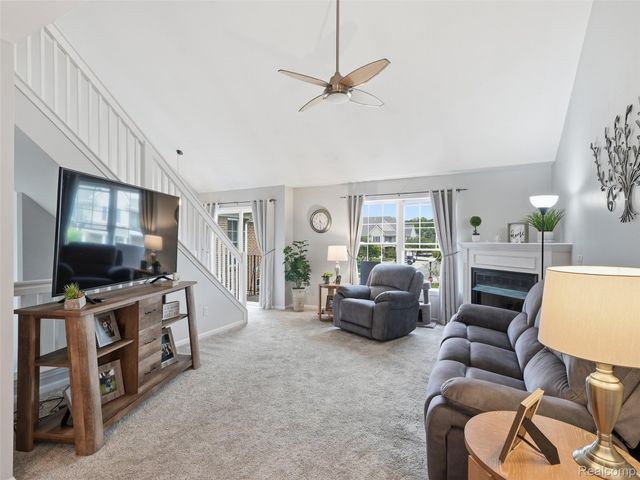 2858 Cottonwood Dr. Drive Unit B, Waterford Charter Township, MI 48328