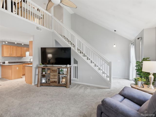 2858 Cottonwood Dr. Drive Unit B, Waterford Charter Township, MI 48328