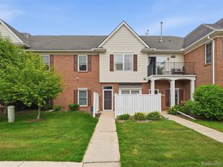 2858 Cottonwood Dr. Drive Unit B, Waterford Charter Township, MI 48328