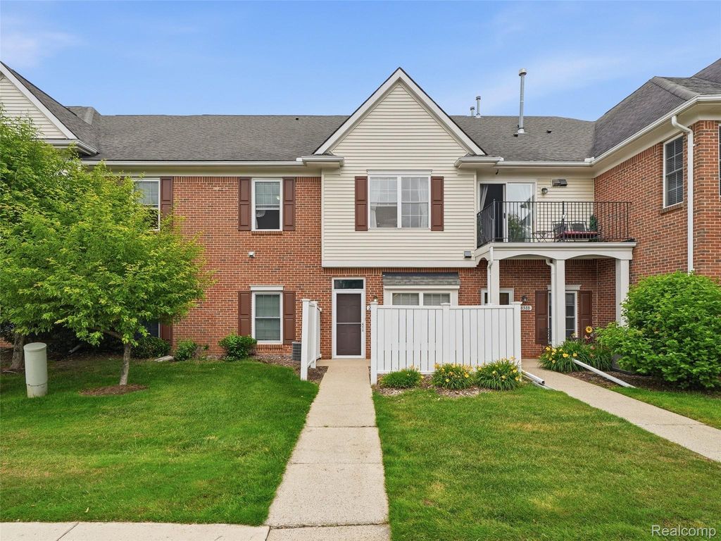 2858 Cottonwood Dr. Drive Unit B, Waterford Charter Township, MI 48328