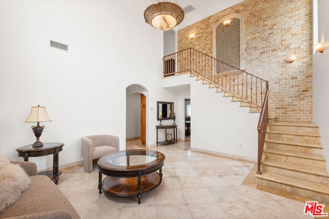 6416 W 83rd Street, Los Angeles, CA 90045