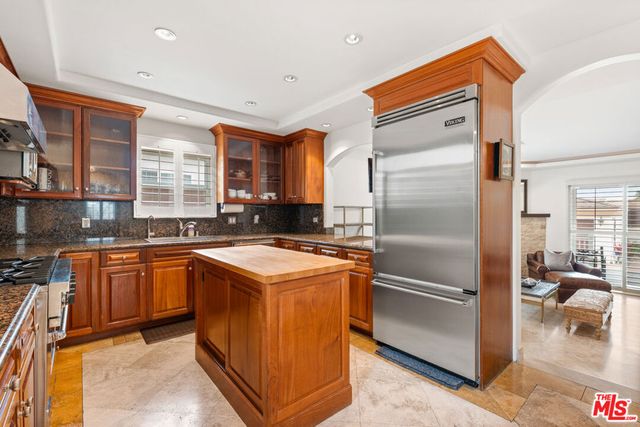 6416 W 83rd Street, Los Angeles, CA 90045
