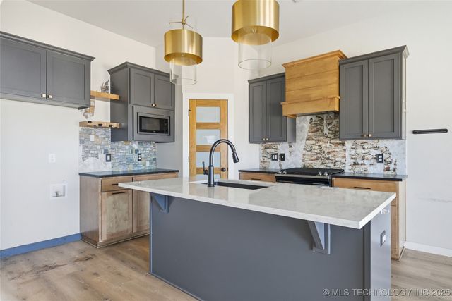 11805 N 130th East Avenue, Collinsville, OK 74021