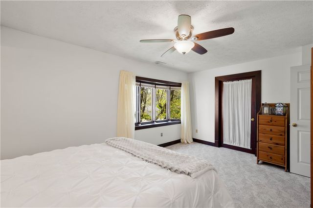 116 Kuchinic St, Peters Twp, PA 15367