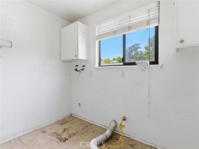 10127 Foothill Boulevard, Sylmar (los Angeles), CA 91342