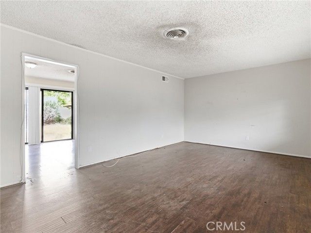 10127 Foothill Boulevard, Sylmar (los Angeles), CA 91342