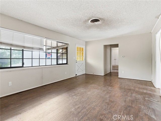 10127 Foothill Boulevard, Sylmar (los Angeles), CA 91342