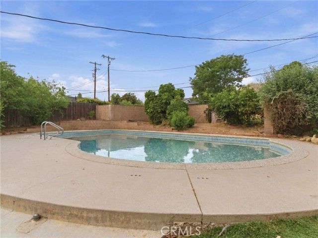 10127 Foothill Boulevard, Sylmar (los Angeles), CA 91342