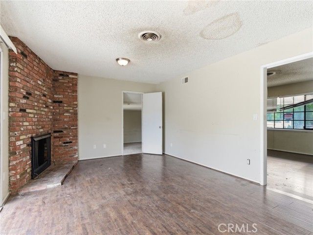 10127 Foothill Boulevard, Sylmar (los Angeles), CA 91342