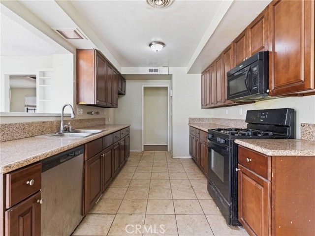 10127 Foothill Boulevard, Sylmar (los Angeles), CA 91342