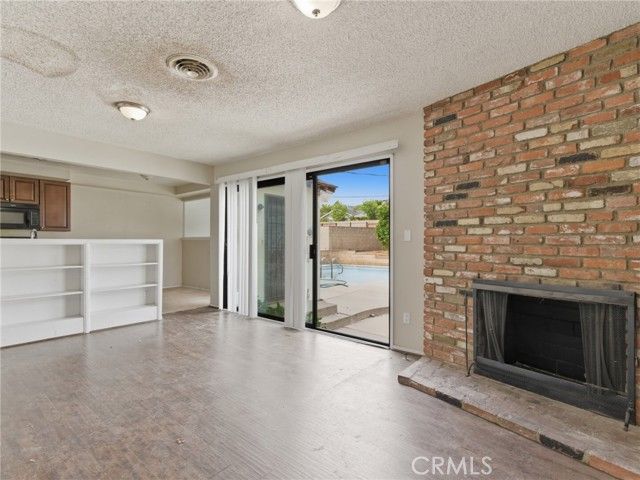 10127 Foothill Boulevard, Sylmar (los Angeles), CA 91342