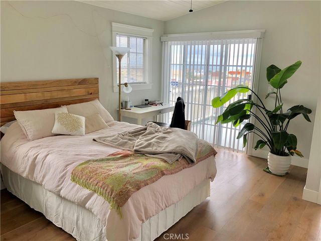 458 Ocean View Ave, Hermosa Beach, CA 90254