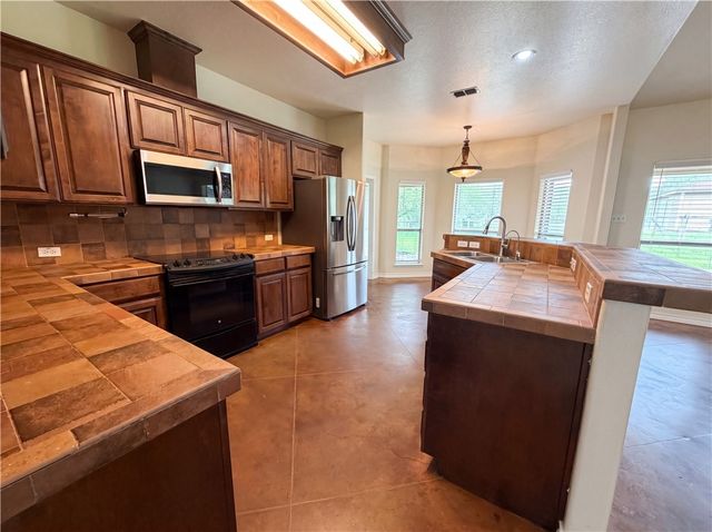 212 House Ave, Sandia, TX 78383