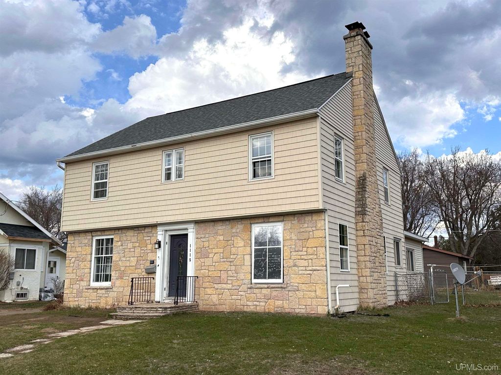 1115 S Kimberly Ave, Iron Mountain, MI 49801