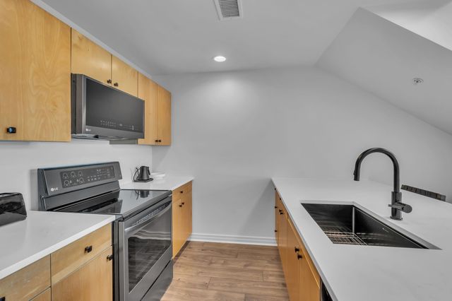 1101 18th Ave S Apt 610, Nashville, TN 37212