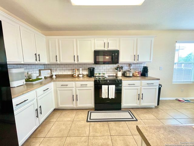 3611 Alonzo, Converse, TX 78109