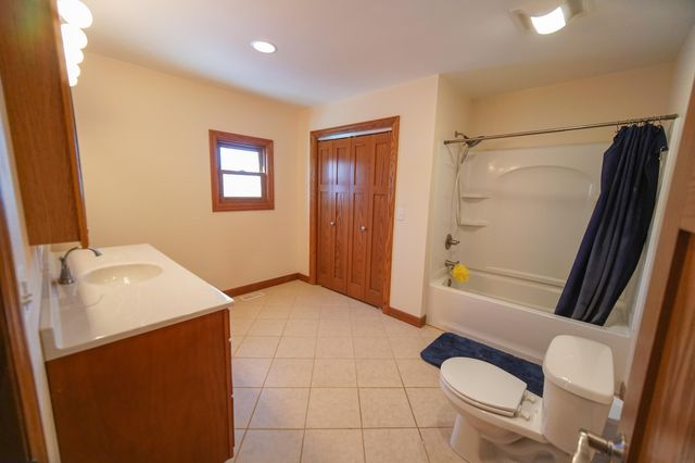 515 2nd Ave Avenue, Ackley, IA 50601